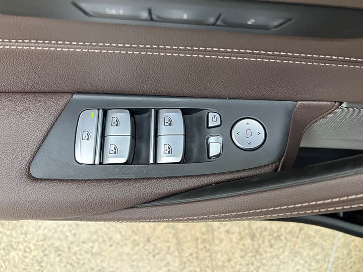 Фото 13 - BMW 5 Series