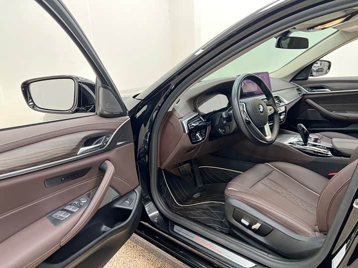 Фото 15 - BMW 5 Series