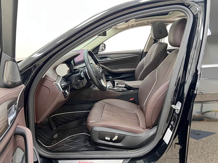 Фото 16 - BMW 5 Series