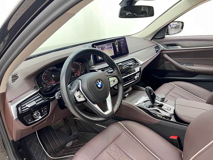 Фото 17 - BMW 5 Series