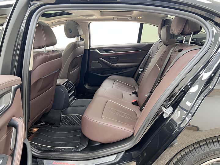 Фото 18 - BMW 5 Series