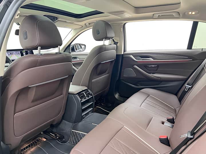 Фото 19 - BMW 5 Series