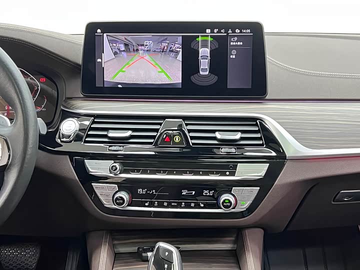 Фото 25 - BMW 5 Series