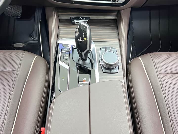 Фото 26 - BMW 5 Series