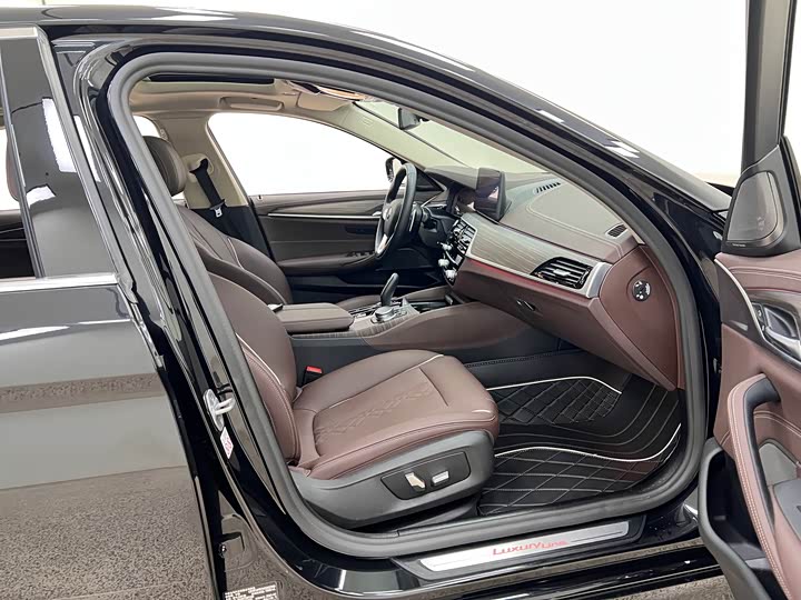 Фото 37 - BMW 5 Series