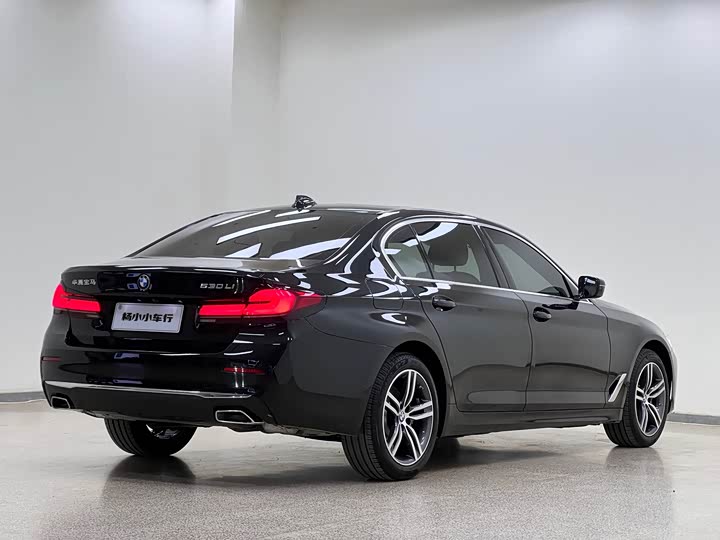 Фото 5 - BMW 5 Series