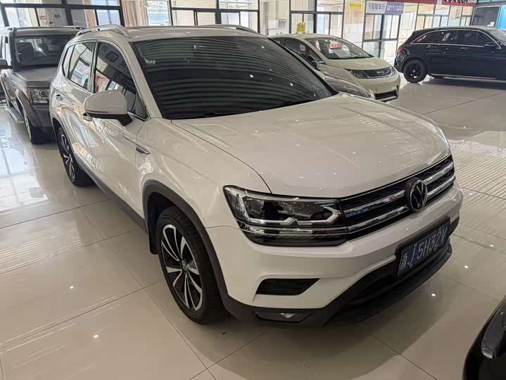 Фото 3 - Volkswagen Tharu