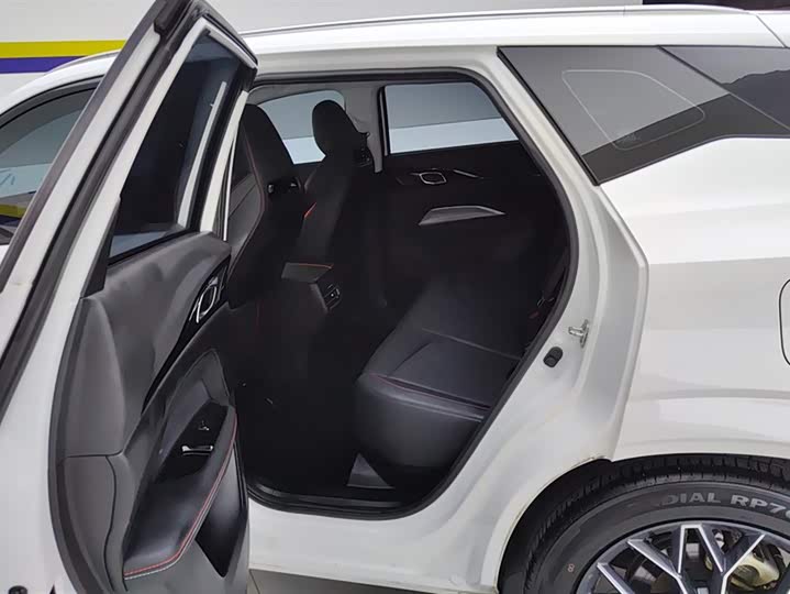 Фото 11 - Changan Oshan Z6