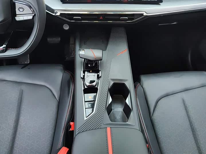 Фото 16 - Changan Oshan Z6