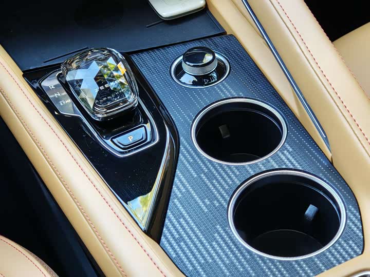 Фото 10 - Zeekr 001