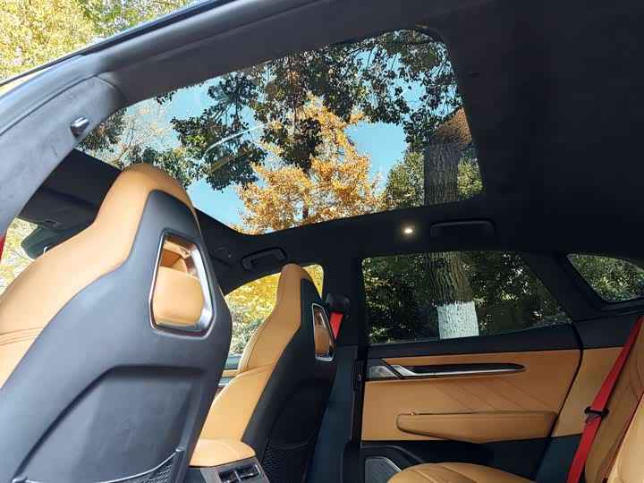 Фото 11 - Zeekr 001