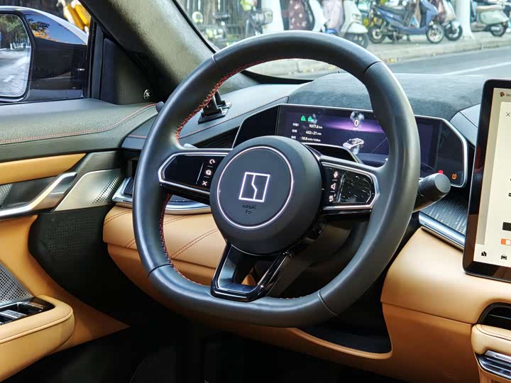 Фото 12 - Zeekr 001