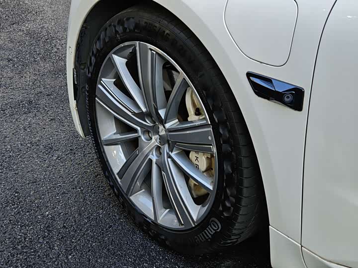 Фото 16 - Zeekr 001