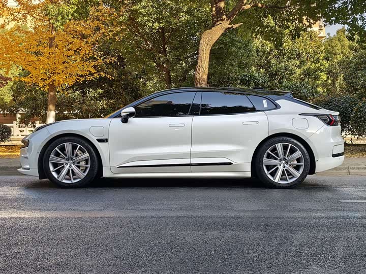 Фото 18 - Zeekr 001