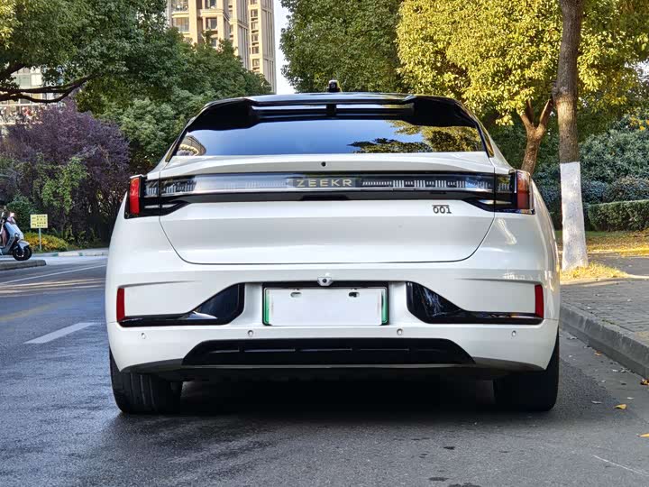 Фото 19 - Zeekr 001