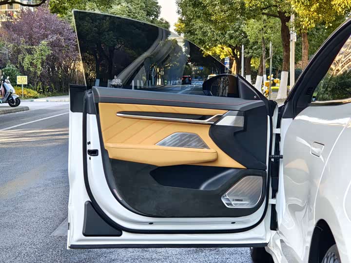 Фото 5 - Zeekr 001