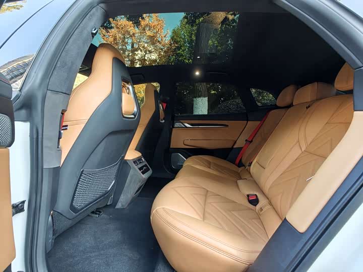 Фото 7 - Zeekr 001