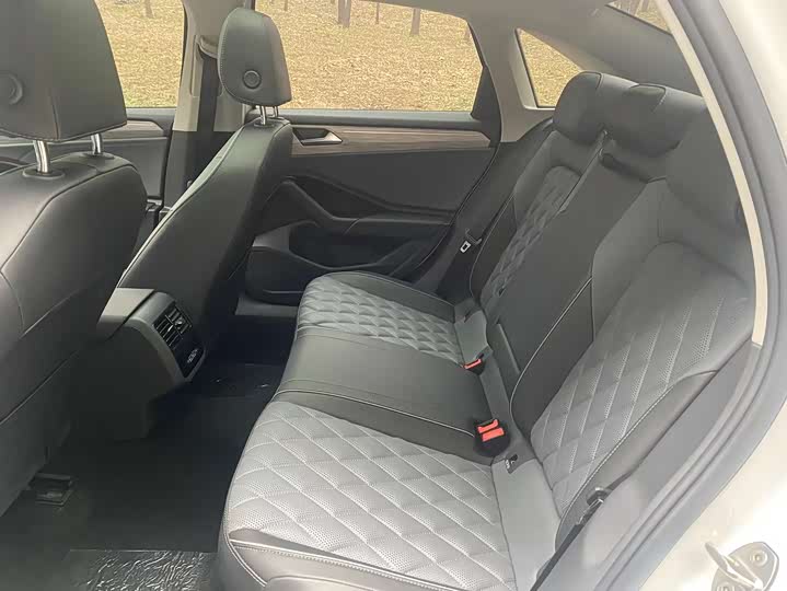 Фото 10 - Volkswagen Sagitar L