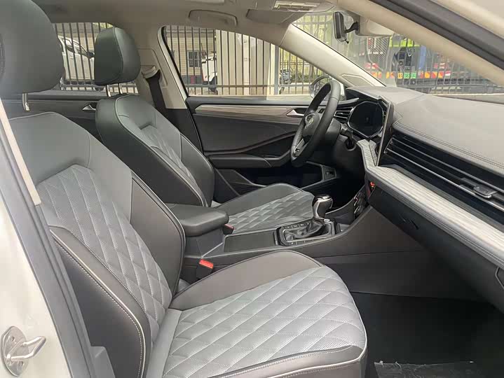 Фото 13 - Volkswagen Sagitar L