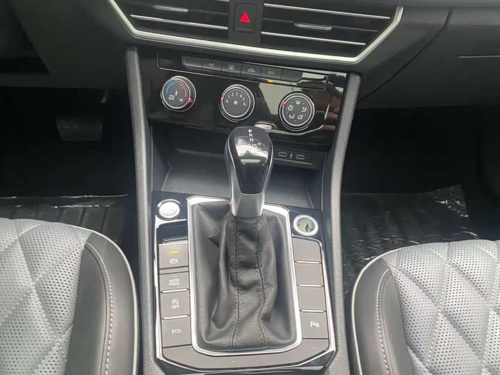 Фото 16 - Volkswagen Sagitar L