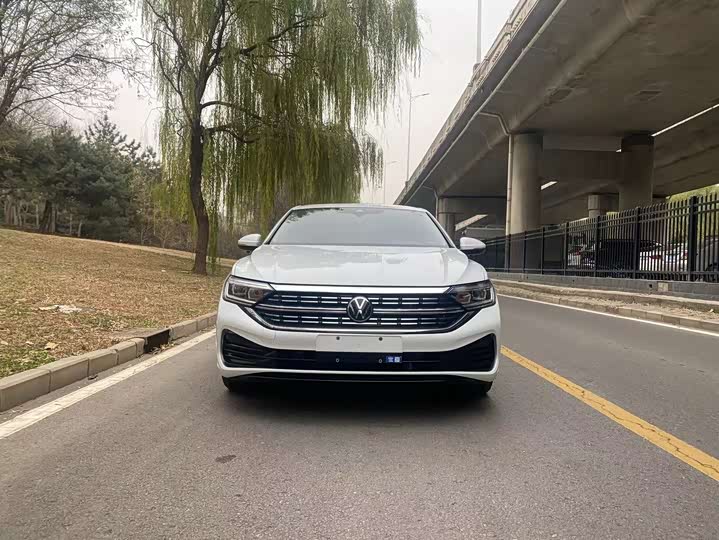 Фото 2 - Volkswagen Sagitar L