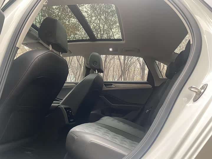 Фото 9 - Volkswagen Sagitar L