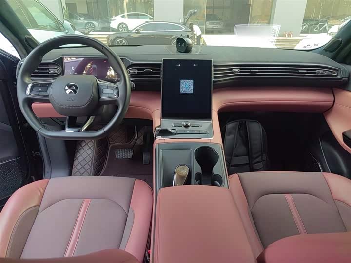 Фото 10 - Nio EC6