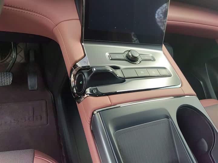 Фото 14 - Nio EC6