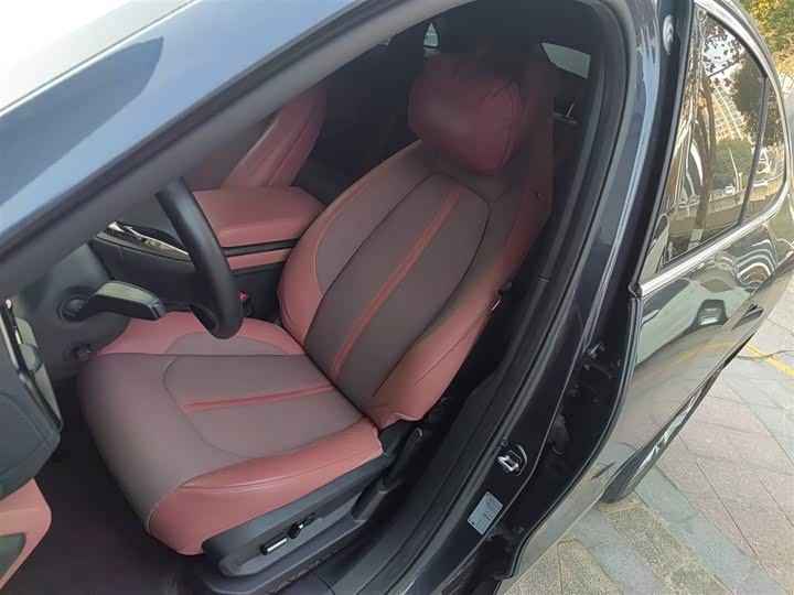 Фото 15 - Nio EC6