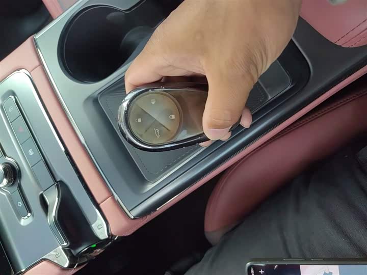 Фото 9 - Nio EC6