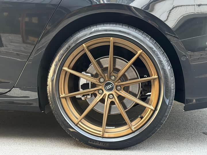 Фото 5 - Audi A6L