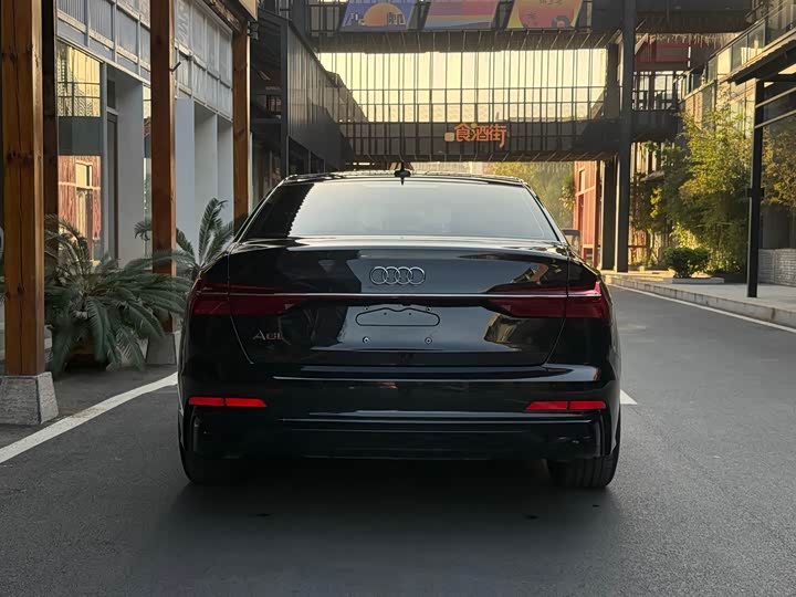 Фото 9 - Audi A6L