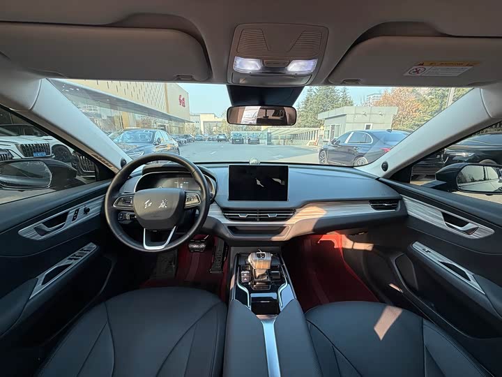 Фото 6 - Hongqi E-QM5