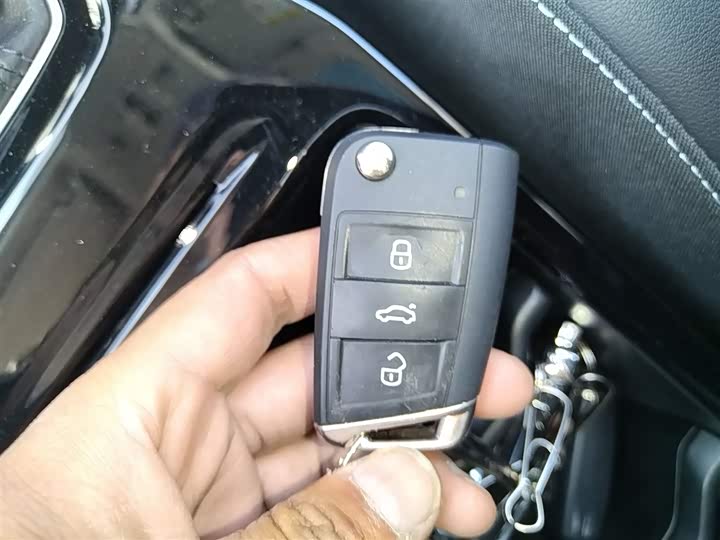 Фото 9 - Volkswagen Tharu