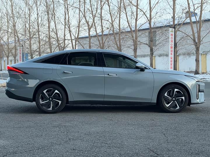 Фото 12 - Geely Galaxy L6