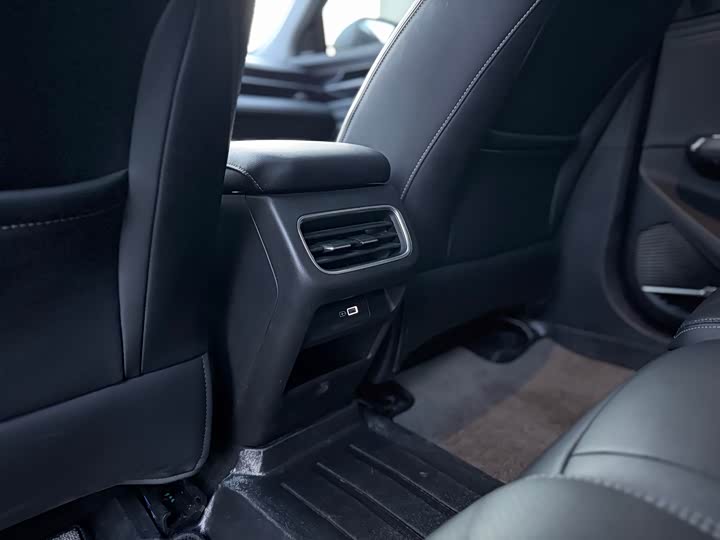 Фото 25 - Geely Galaxy L6