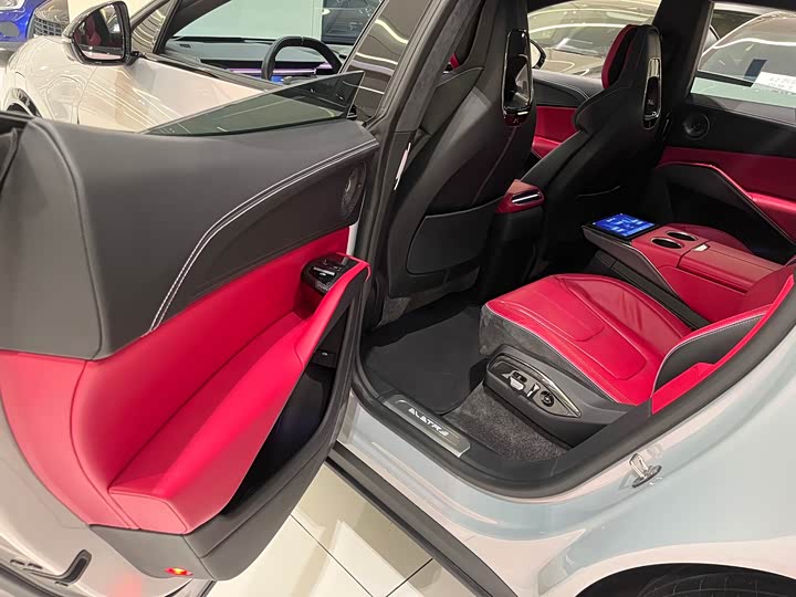 Фото 14 - Lotus Eletre