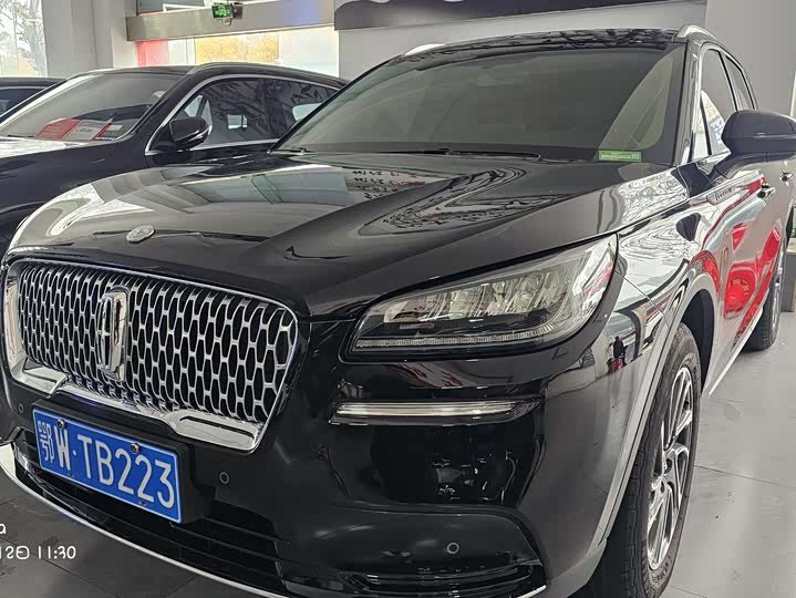 Фото 1 - Lincoln Corsair