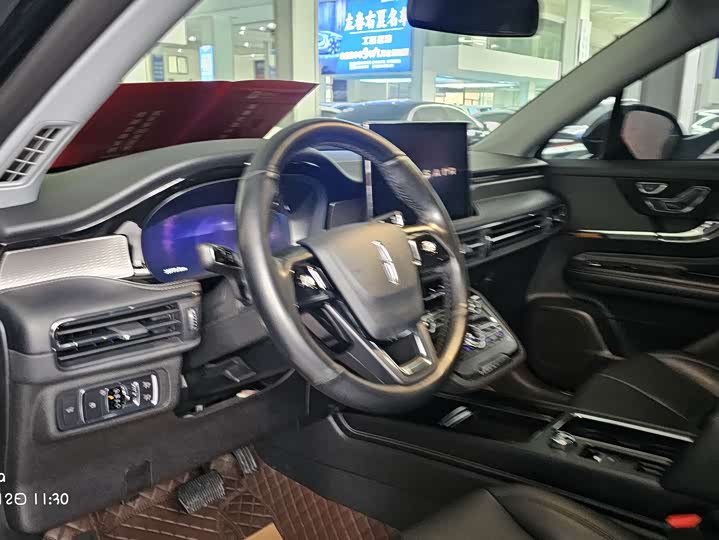 Фото 4 - Lincoln Corsair