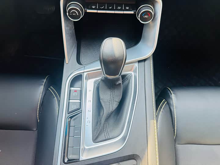 Фото 11 - Geely Binrui