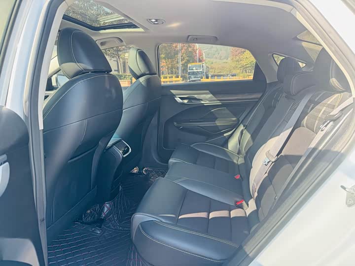 Фото 5 - Geely Binrui