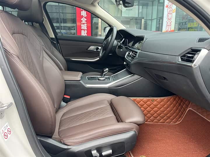 Фото 23 - BMW 3 Series