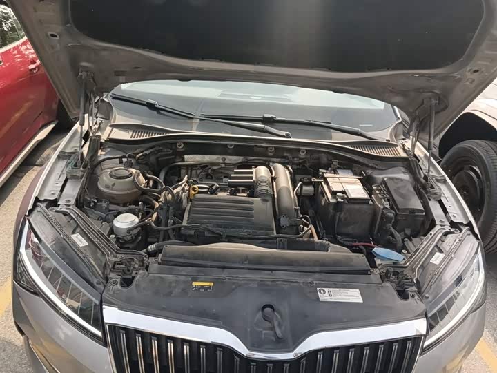 Фото 11 - Skoda Superb