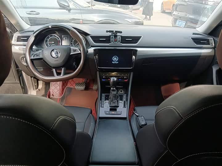 Фото 13 - Skoda Superb