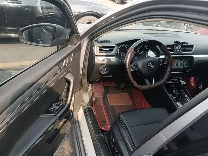 Фото 14 - Skoda Superb