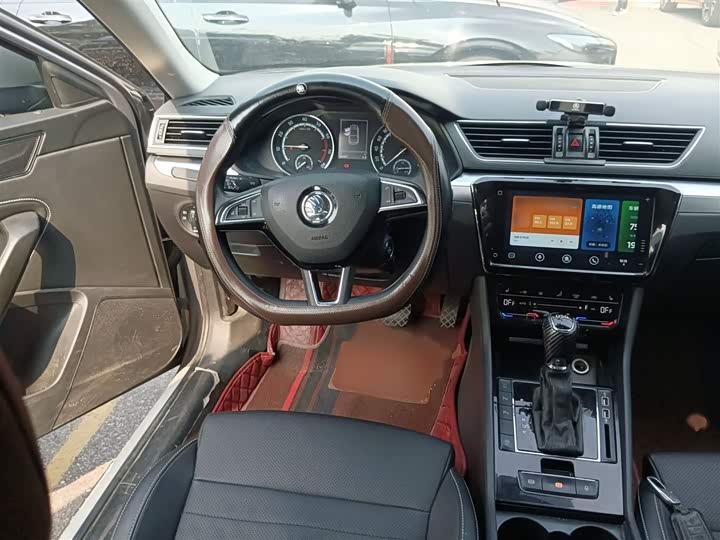 Фото 3 - Skoda Superb