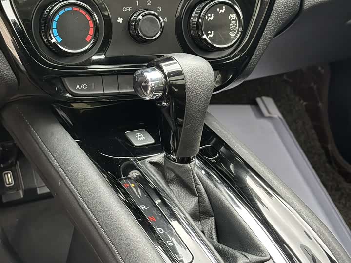 Фото 10 - Honda Vezel