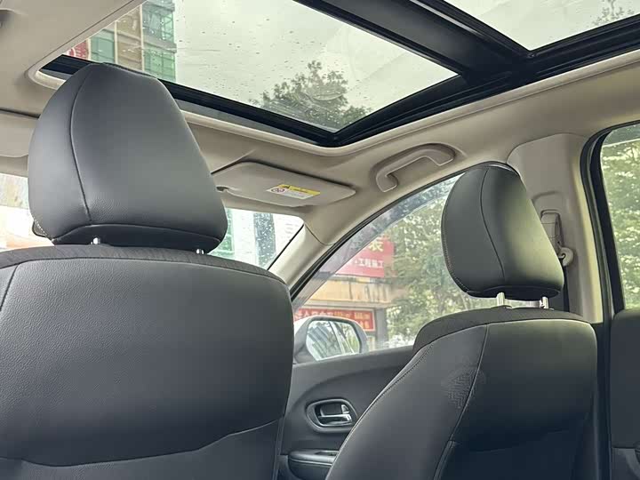 Фото 13 - Honda Vezel