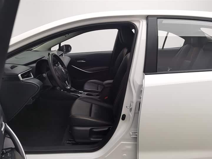 Фото 10 - Toyota Corolla