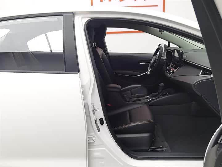 Фото 23 - Toyota Corolla